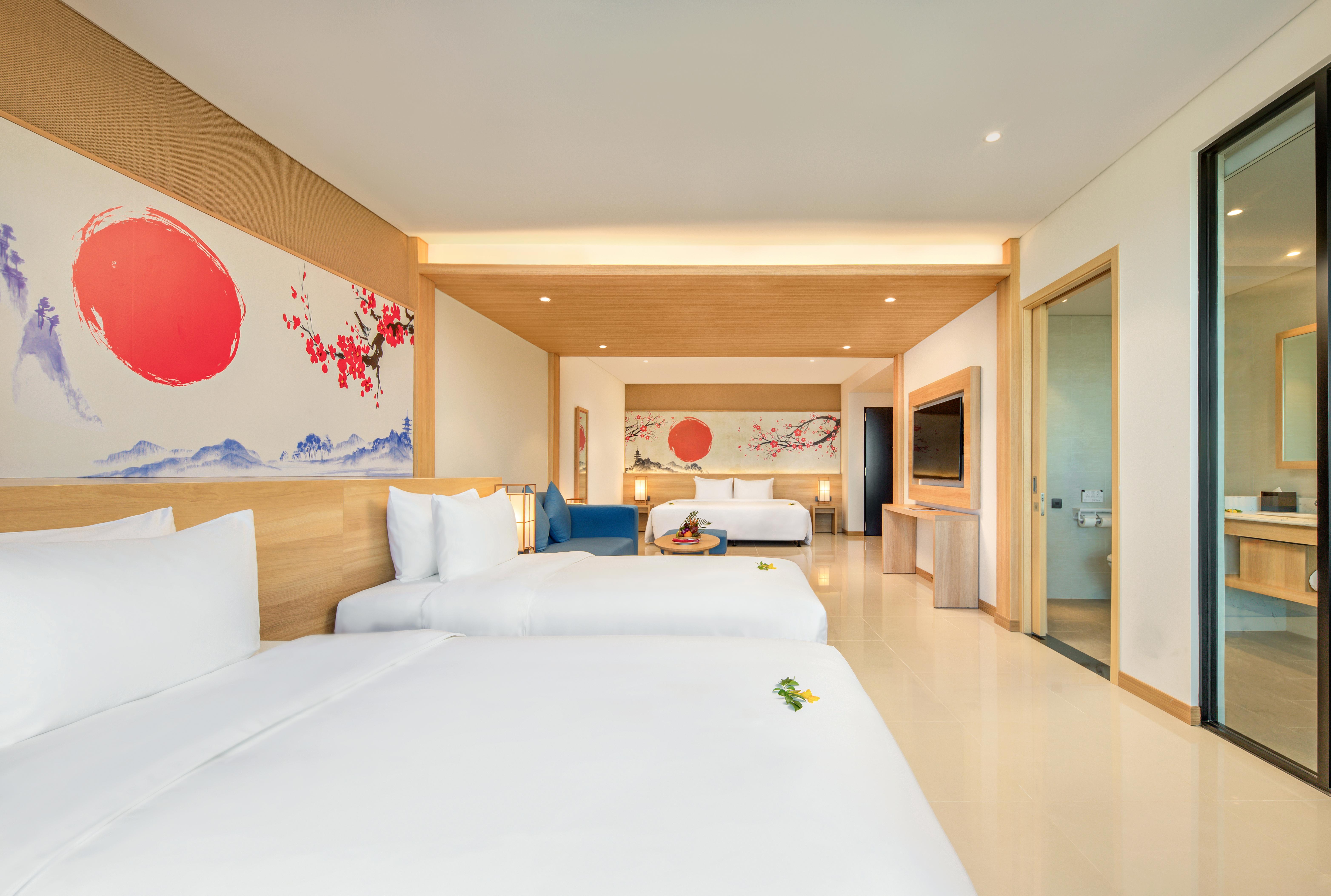- Mikazuki Japanese & Resort 5*