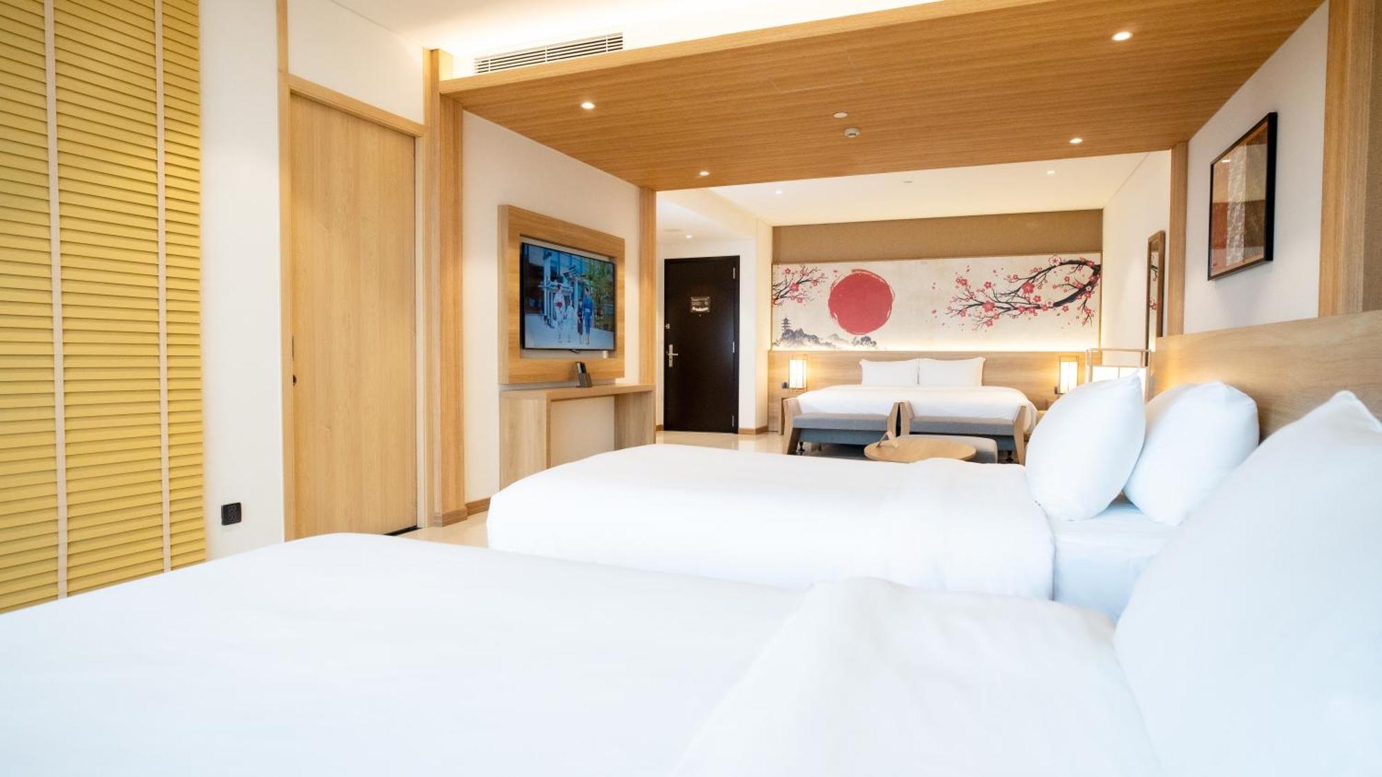 - Mikazuki Japanese & Resort Da Nang