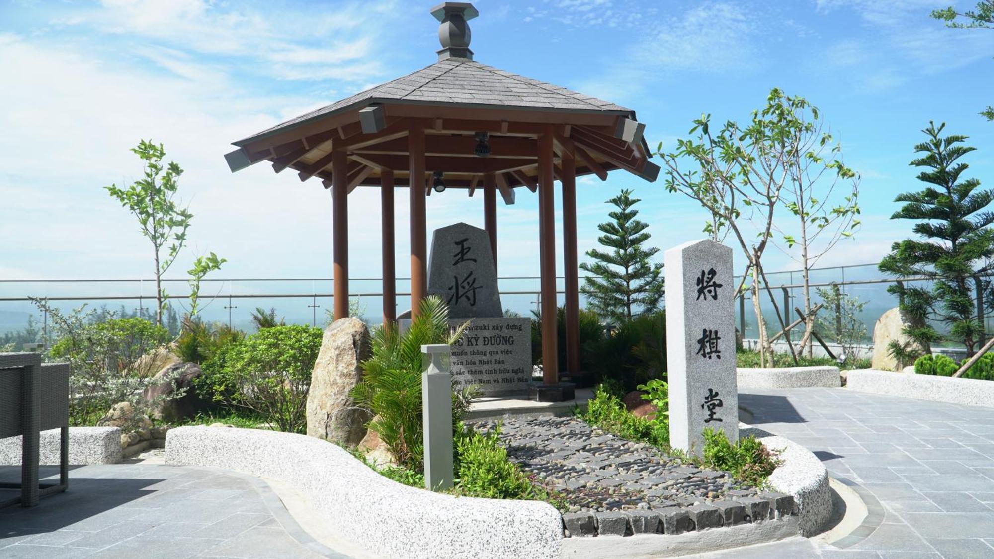 - Mikazuki Japanese & Resort