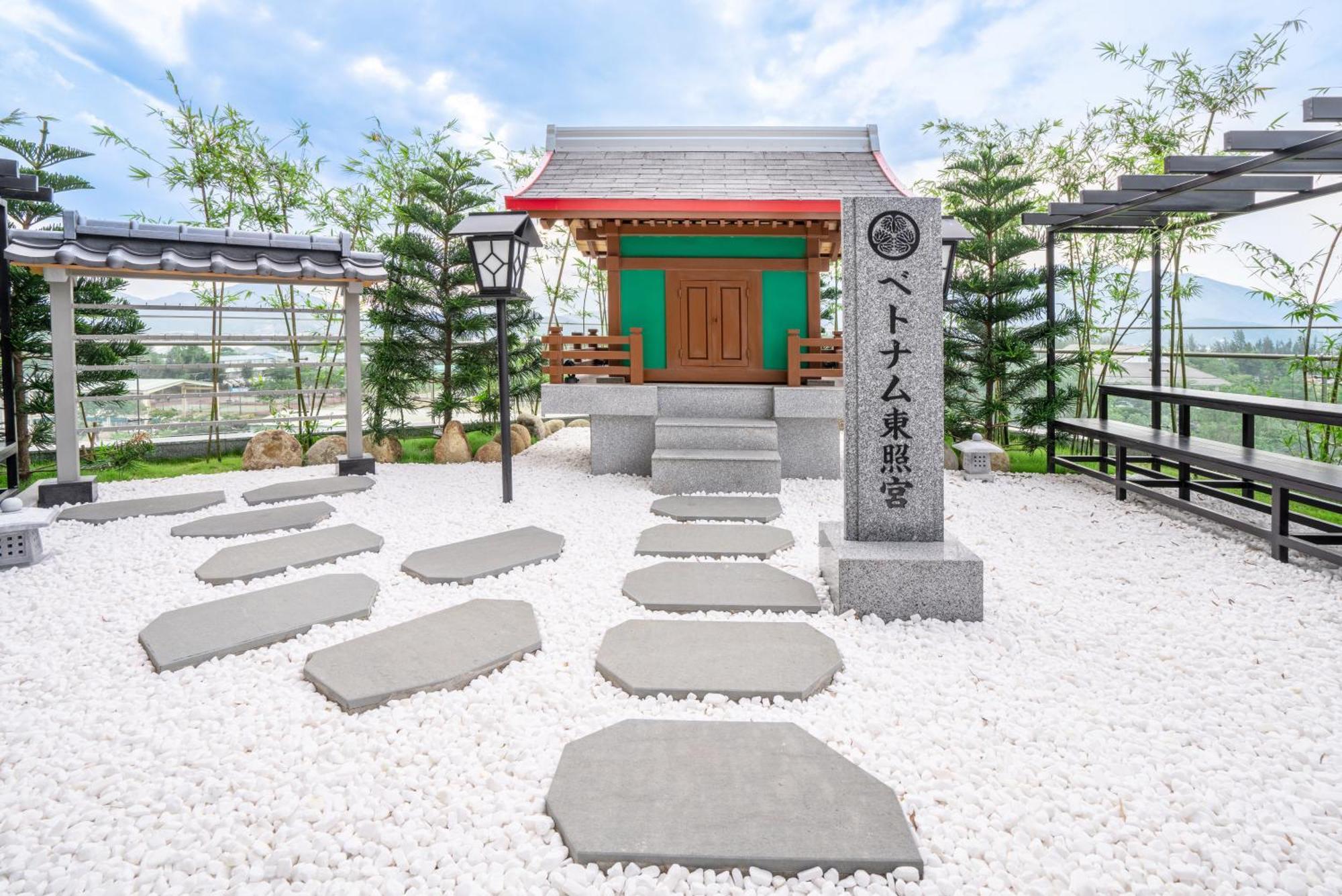- Mikazuki Japanese & Resort 5*