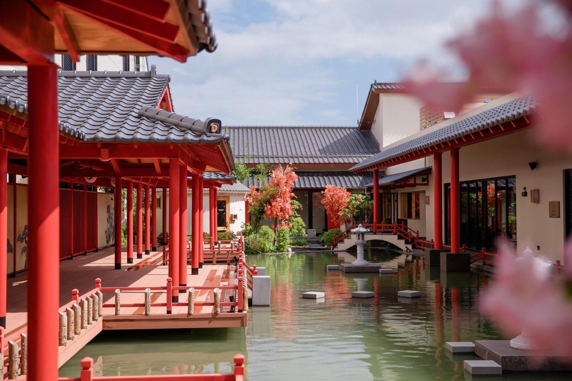 - Mikazuki Japanese & Resort